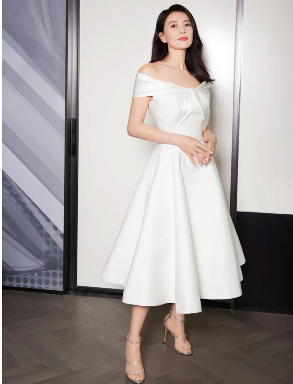 

Korean Short Satin Evening Dresses With Pockets A-Line Off Shoulder 이브닝 드레스 Tea Length Celebrity Dress for Women