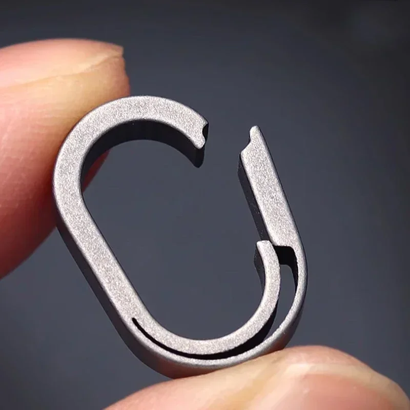 Titanium Alloy Bracelet Link Keychain with Anti-Unhooking Buckle