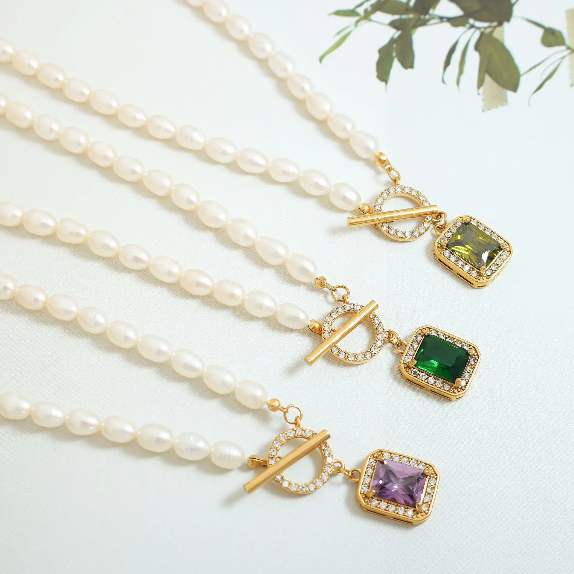 Natürliche Süßwasserperlen-Halskette für Damen, Edelstahl-Anhänger mit grünem und violettem Zirkon, luxuriöser Schmuck als Geschenk – Detail 10