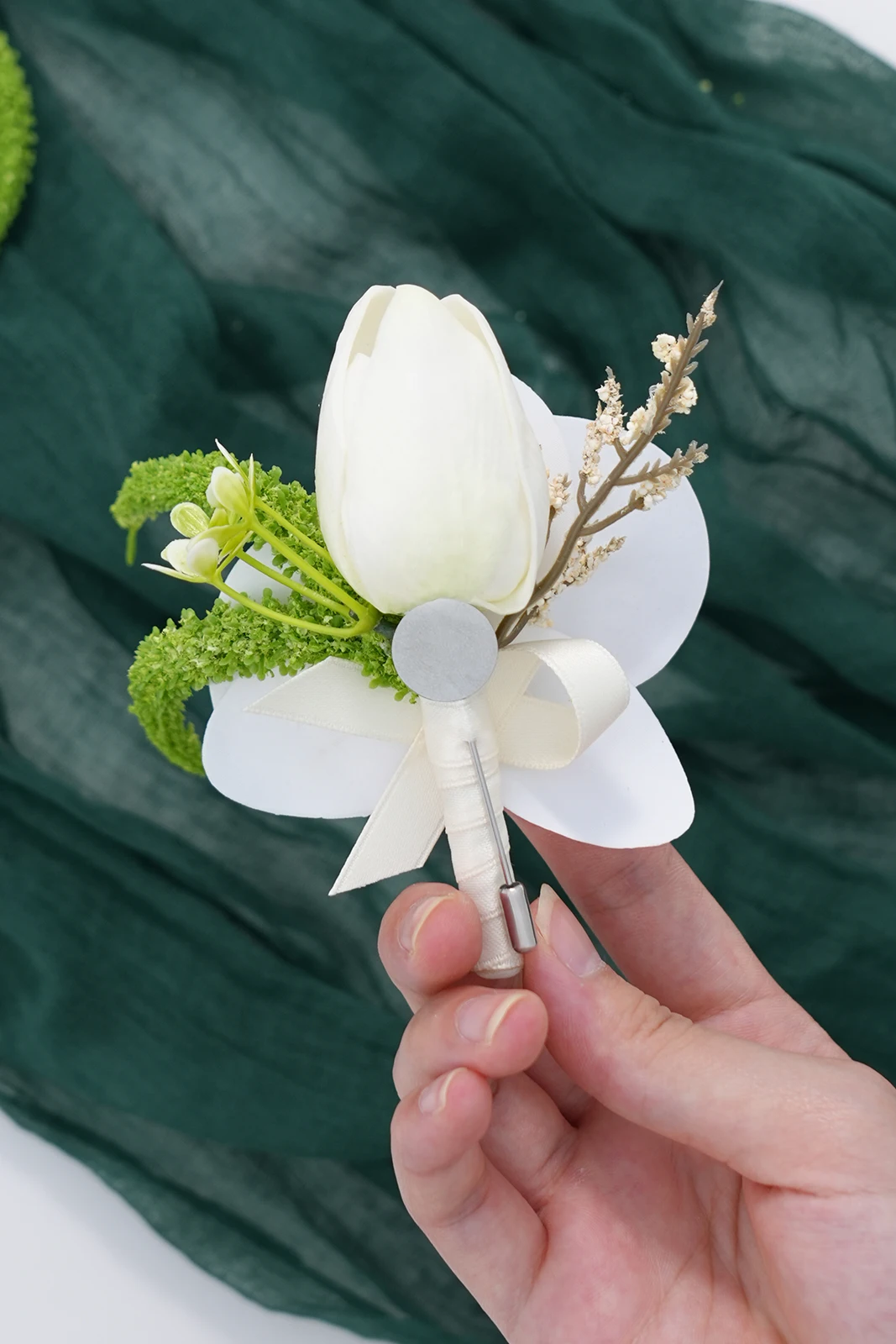 White Wedding Accessories, Pack of 2, 1pc Bride Bridesmaid Wrist Flowers 1pc Groom Groomsman Boutonniere for Men, Corsage Party - 5