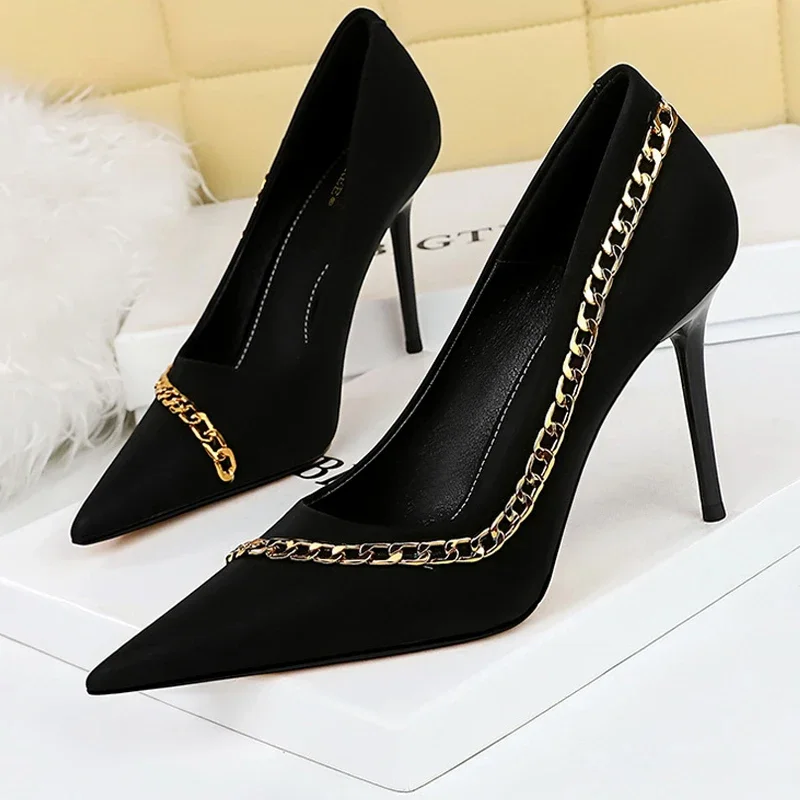 

Shoes New Metal Chain Women Pumps Design High Heels Sexy Nightclubs Lady Heels Stilettos Silks Satins Female Shoes