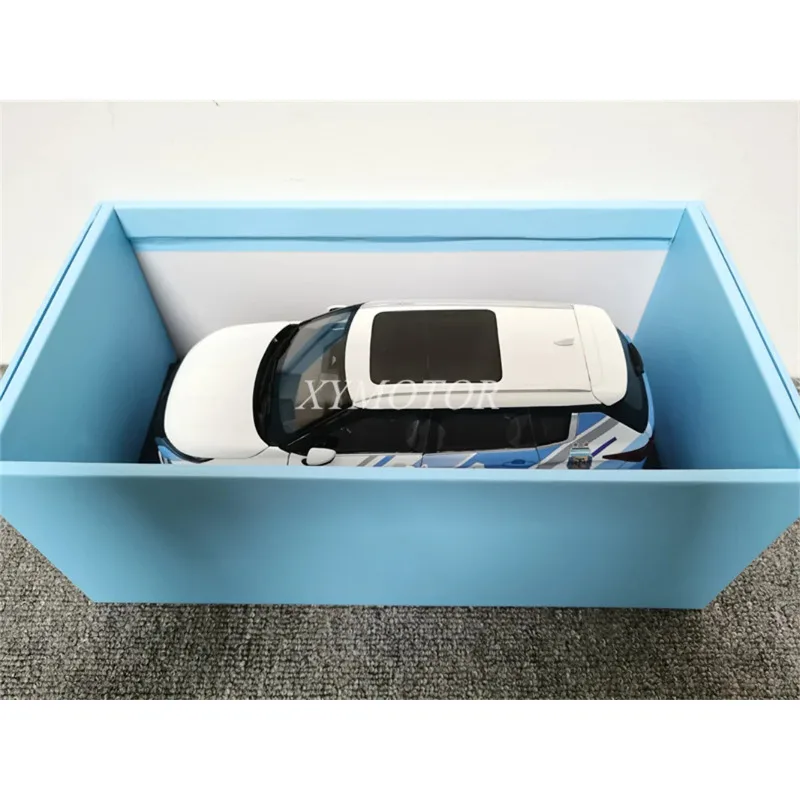 

1/18 For Mitsubishi OUTLANDER SUV 2023 Diecast Model Car World Cup Anniversary Display Collection Toys Gifts Ornaments Display
