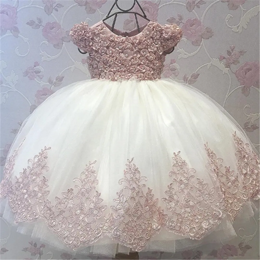 

Pink Puffy Flower Girl Dress For Wedding Pearls Applique O-neck Tulle Short Sleeves Kids First Communion Dress Ball Gowns