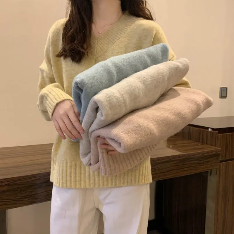 

Autumn Winter New Wool Blend Sweater Woman Horseshoe Design V-Neck Pullover Casual Knitted Tops Cashmere Female Sweater Q38