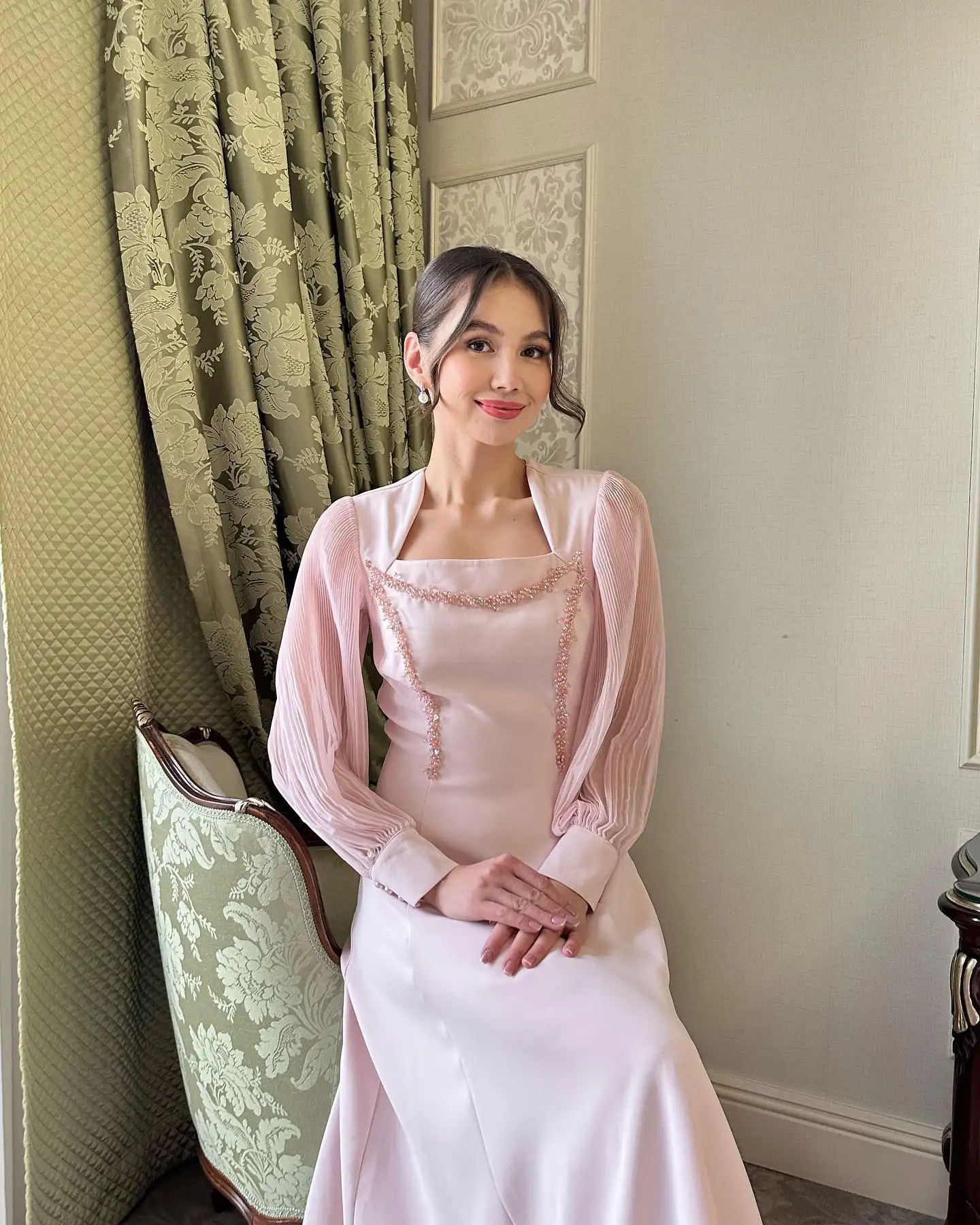 

Elegant Satin Square Neck Long Sleeve Tea Length A-Line Evening Dresses for Women فساتين للحفلات الراقصة