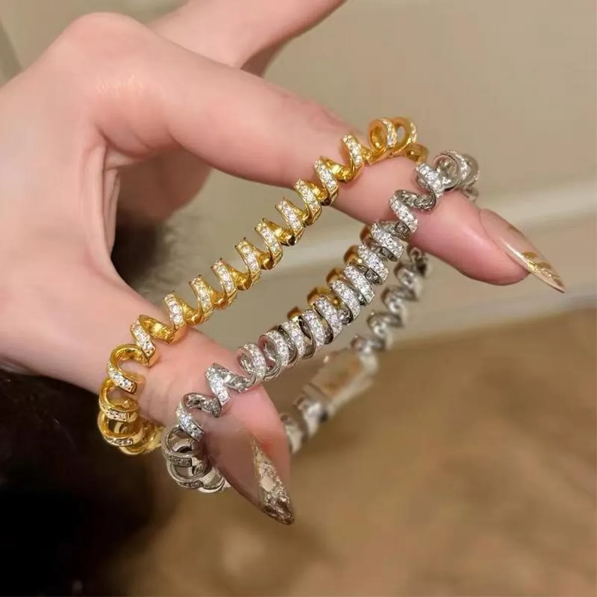 Zirkonbesetztes Edelstahl-Telefonkabel-Armband, Luxuriöses Spiraldesign-Wickelarmband für Damen, Eleganter Schmuck 16cm