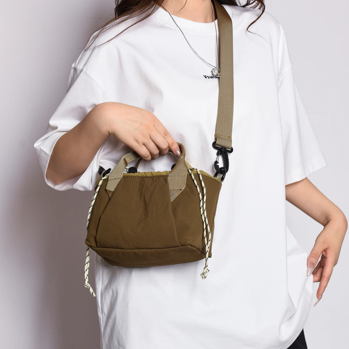 Niche Mini Lightweight Simple Small Drawstring Bag for Lipstick, Tissues, Versatile Phone Bag, Commuter Lightweight Shoulder Crossbody Bag, Breakfast Bag for Work