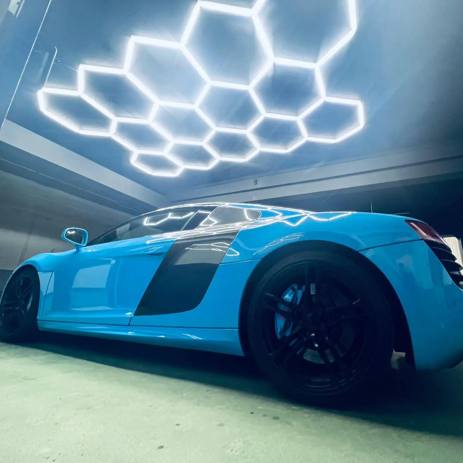 

Plug-in Hexagonal Garage Lights for Car Repair Shop DIY Splicing Ceiling Wall Decoration Lights
