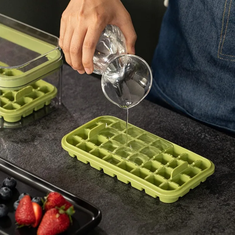 Ice Block Mold Maker Household Refrigerator Box Storage Pressed Soft Silicone Ice Tray with Lid Easy Release Spill-Resistant
