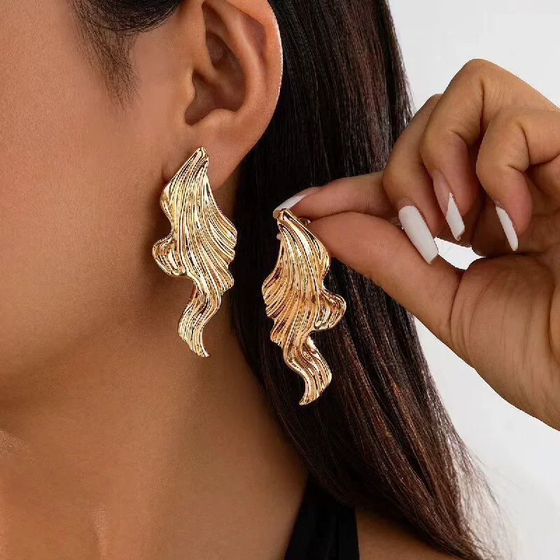Lange Quaste Textur UV Goldene Tropfen Ohrringe für Frauen Einfache Vielseitige Persönlichkeit Übertrieben Glatte Kreative Schmuck Mädchen Geschenk – Detail 2