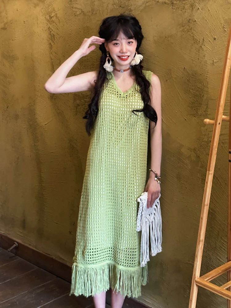 

Женское летнее платье без рукавов с бахромой