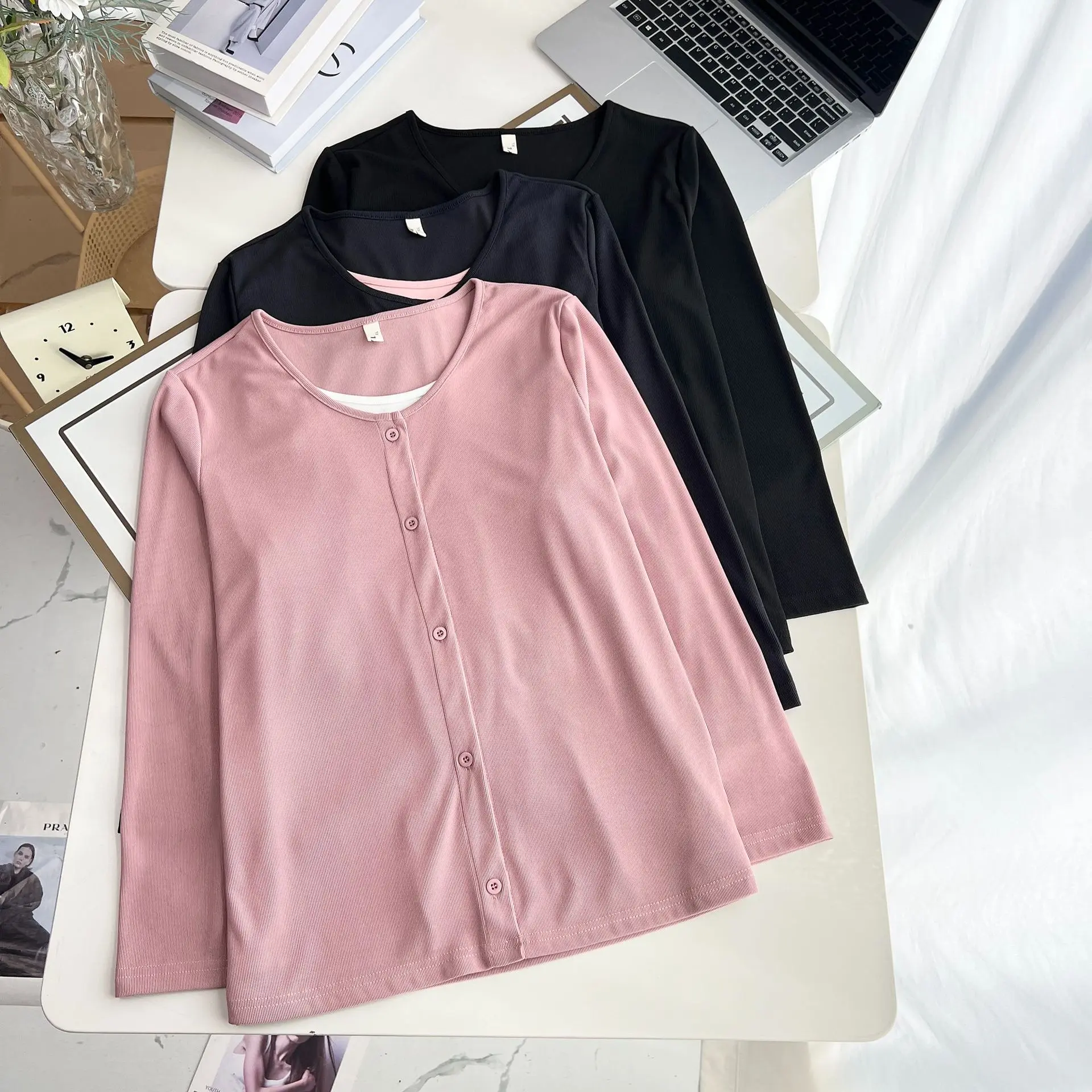 Plus Size Women's T-Shirt Autumn New Casual And Elegant Fake Two Pieces Long Sleeved Top 8050