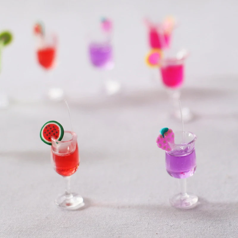 4 Stück 1:12 Puppenhaus Dreieck Cocktailglas Puppenhaus Miniatur Zubehör Bunte Glastasse Becher Bar Getränke – Detail 7