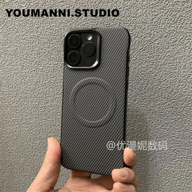 Shockproof Carbon Fibre Hard Shell Case with Wireless Charging
