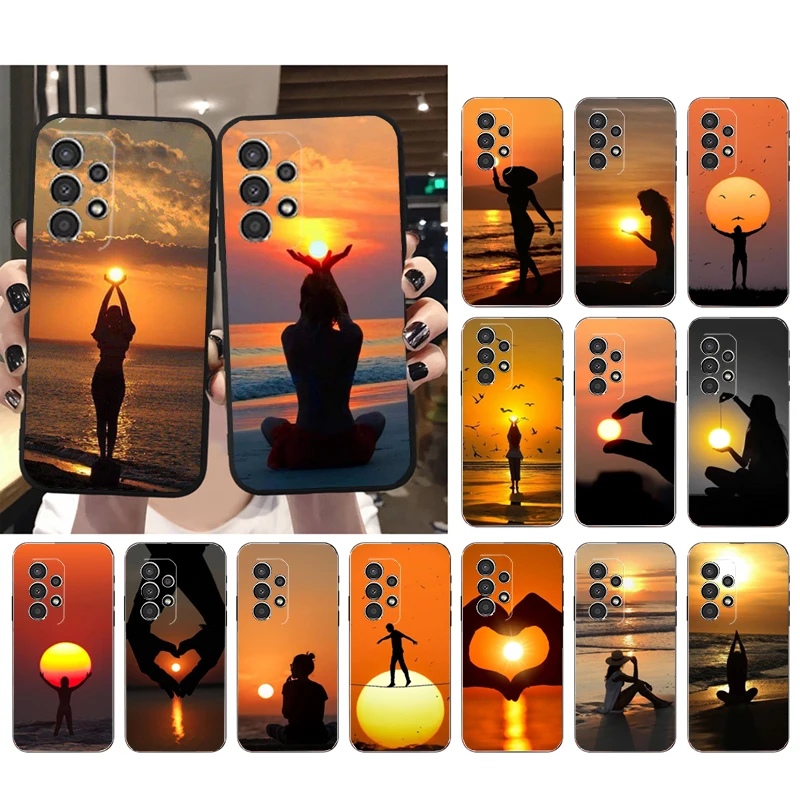 

Sun in Hand Phone Case for Samsung A73 A13 A14 A32 A71 A33 A52 A53 A72 A73 A51 A22 A23 A34 A54 A52 Shell