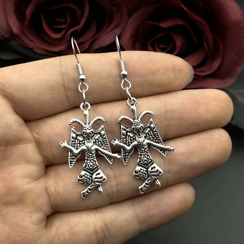 Occult Baphomet seating Goat Висячие очаровательные серьги, ювелирные изделия из сатанина, готические серьги с козьей головой, альтернативное ювелирное изделие