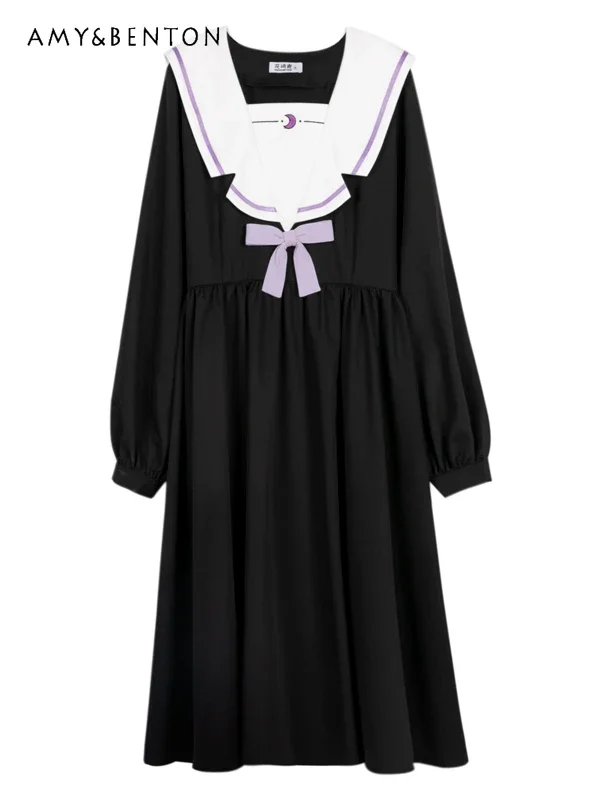 

Женское платье средней длины с бантом и матросским воротником