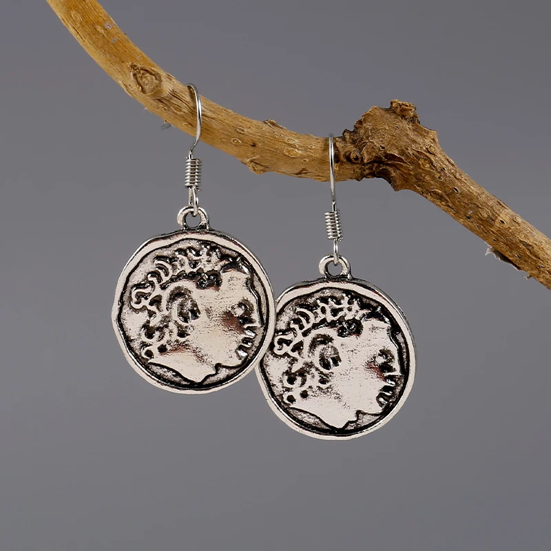 

2023 New Round Retro Figure Women's Earrings Exaggerate Personalized Party Banquet Accessories
