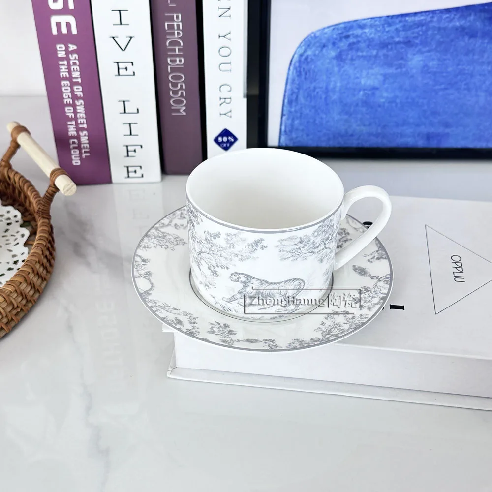 

European Bone China Coffee Cup Family Luxury Ceramic Retro Kitchen Tea Drinking Water Tools Couple Mug Tableware Birthday Gift