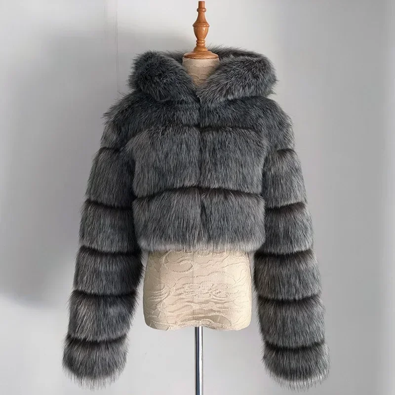 Рисунок 4 - Женская короткая шуба из искусственного меха