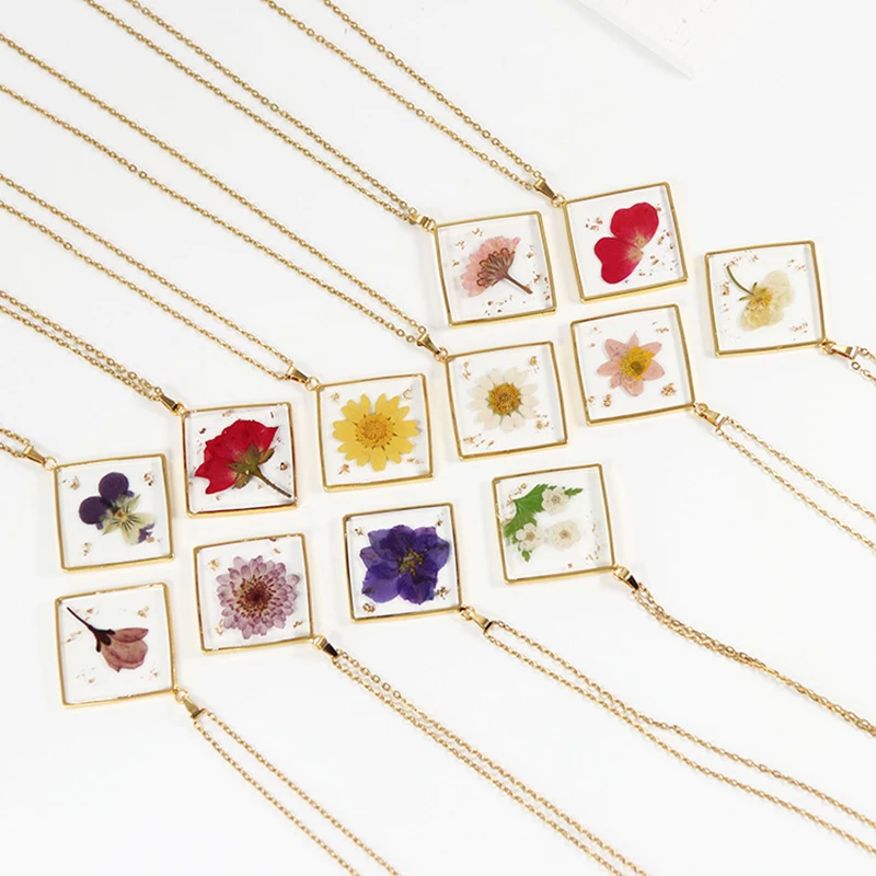 

European&American New Gold Dry Flower Necklace Eternal Flower Rose True Flower Simple Pendant Necklace Jewelry