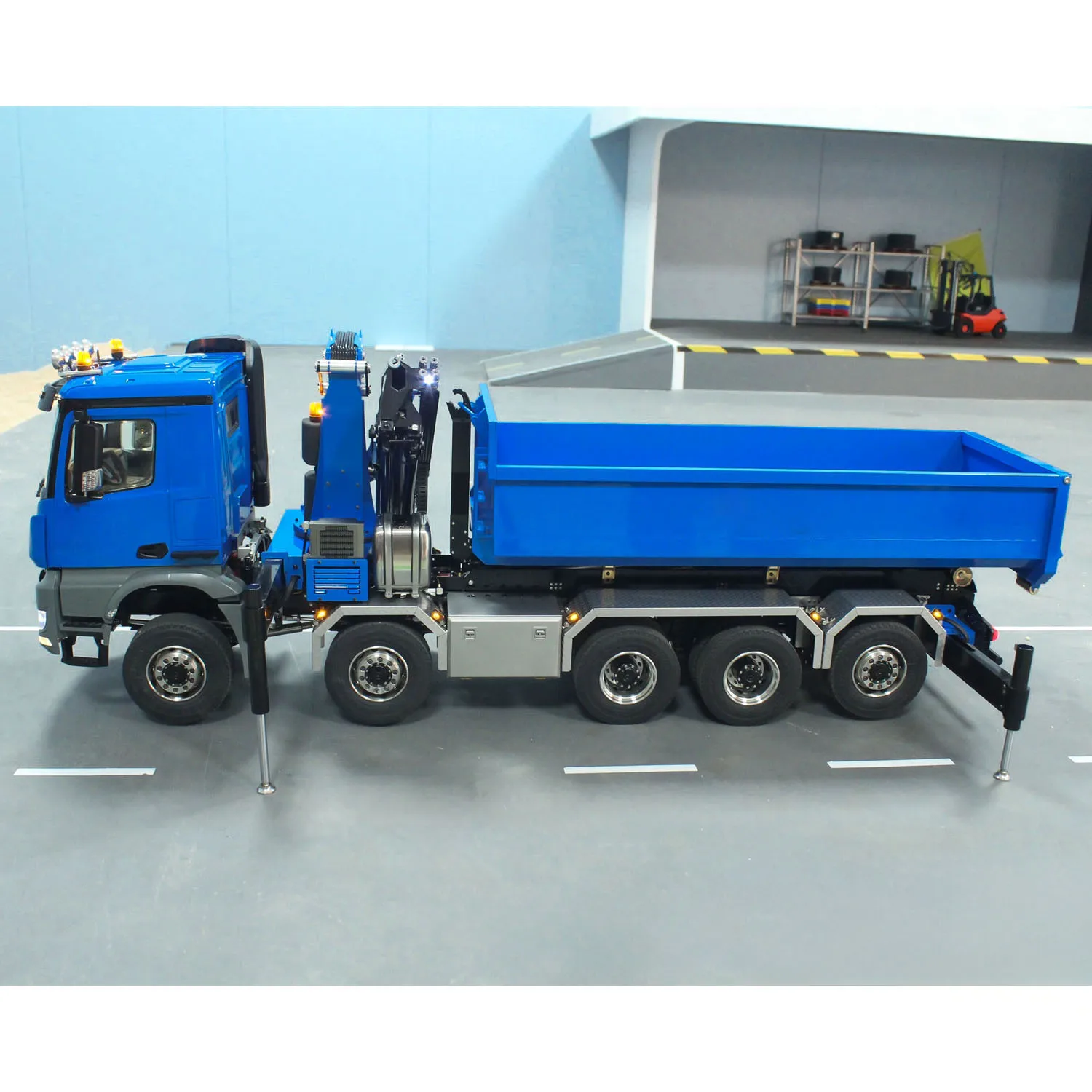 10x10 RC 1/14 Hydraulic Metal Crane Dump Truck Full Dumper Car Model Rear Axle Lifting U-shaped Bucket with Light Sound TH23566 4
