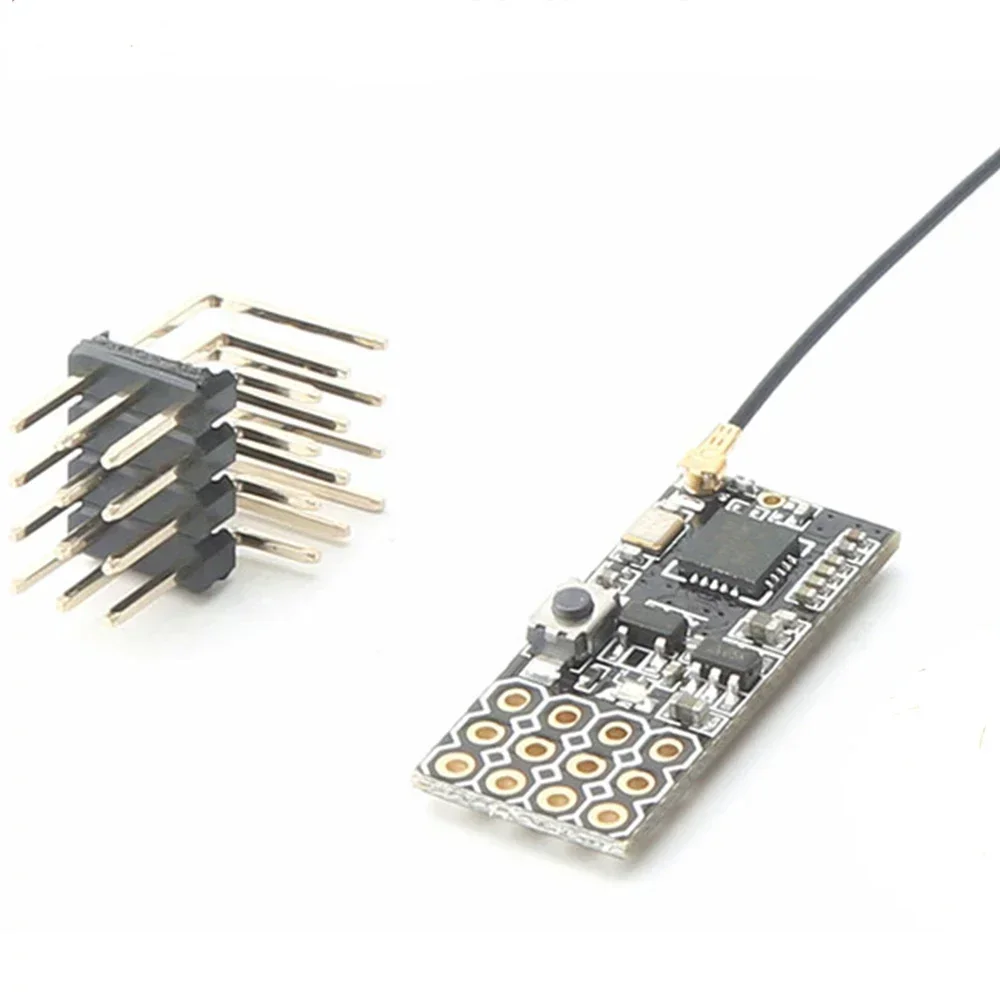 Gros plan sur les connecteurs et le design compact du récepteur Flysky FS2A 4CH Mini AFHDS 2A PWM