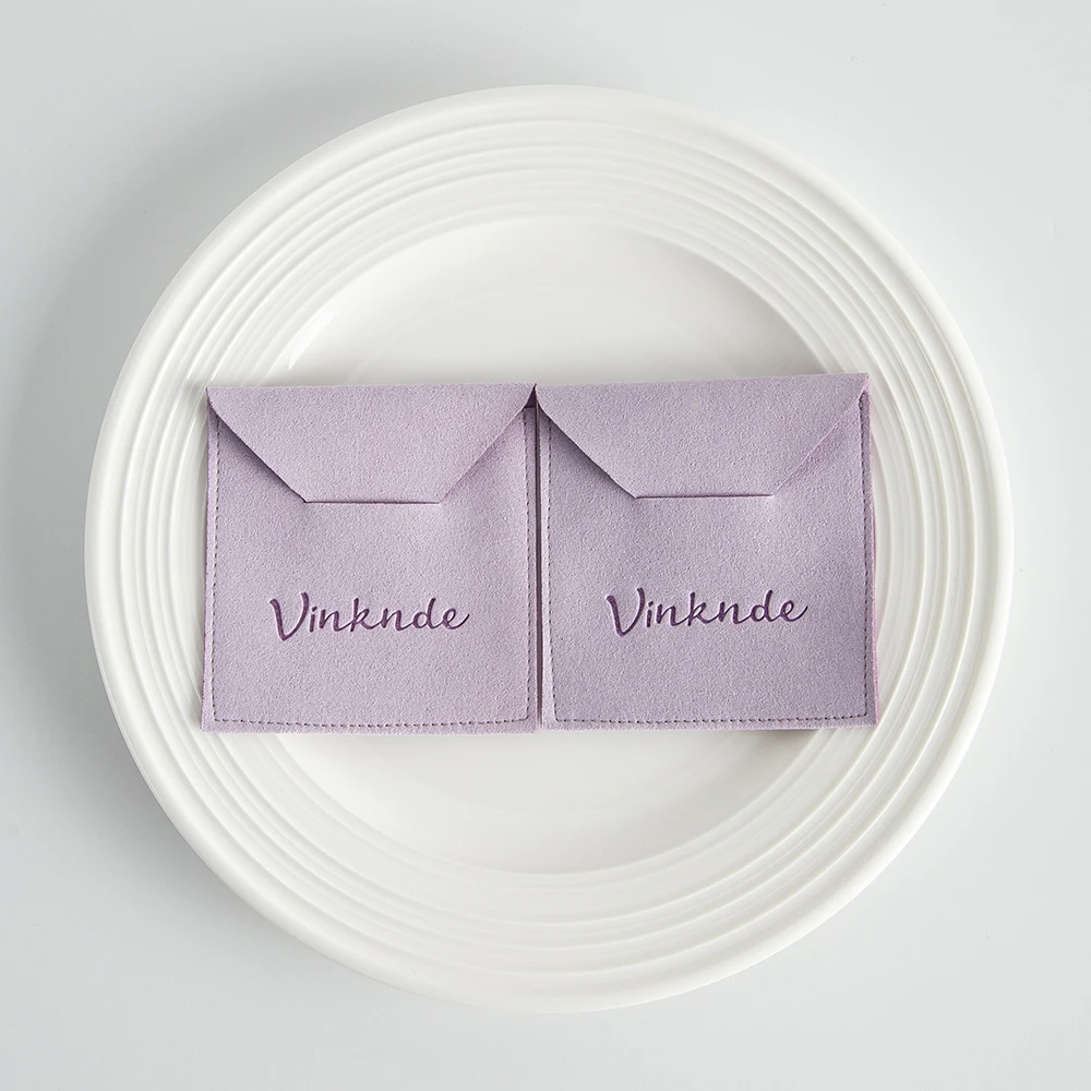 100 Stück/Lot Hellviolette Umschlag-Schmuckbeutel aus Mikrofaser, Geschenkbeutel mit Einlage, Zubehör aus Samt und Wildleder, Schmuckaufbewahrung – Detail 6
