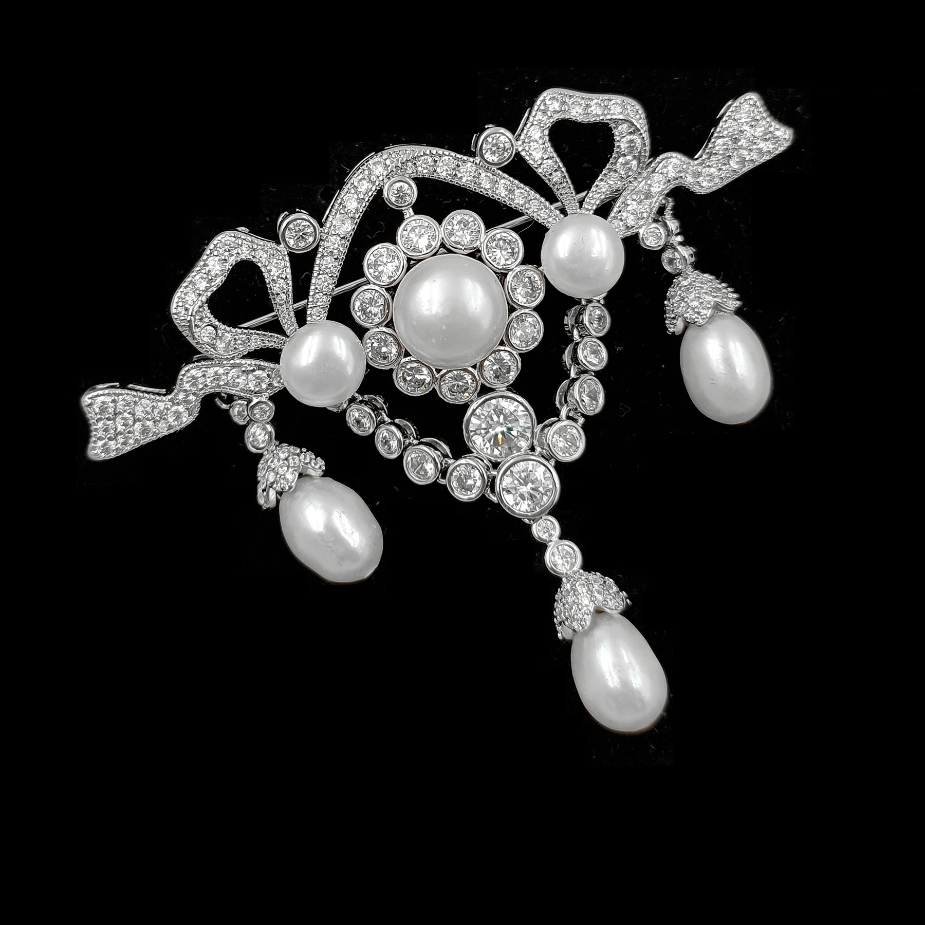 Magnificent Vintage Clear White Ribbon Trio Imitated Pearl Drop Brooch Pin Edwardian Jewelry for Wedding Bridal Bridesmaid Guest