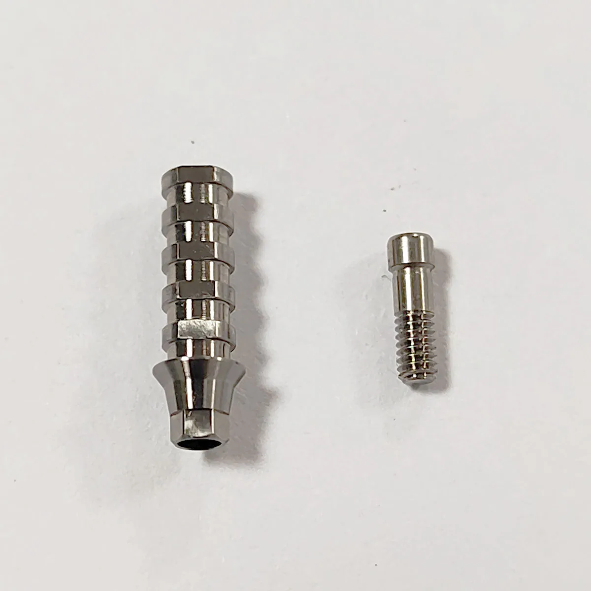 Mini Pilier Anatomique Coudé 17° Hiossen/Ostem Compatible - Titane Grade 5, Plate-forme Régulière/mini, Hauteur Gencive 2.0/4.0 Mm