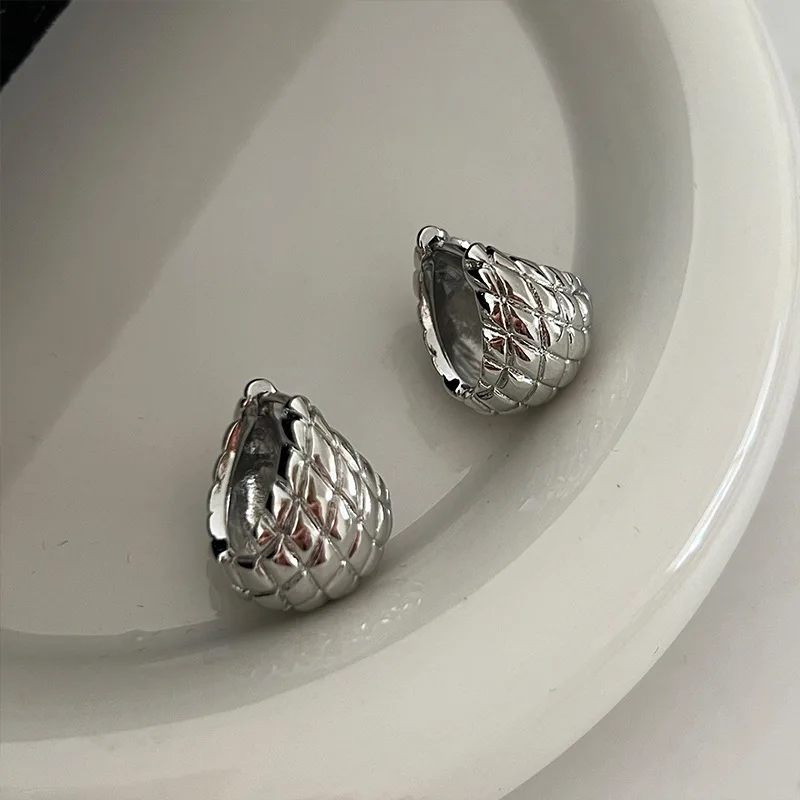 Simple Stud Earrings for Women Diamond Pattern Copper Alloy Geometric Earrings Piercing Fashion Jewelry Exquisite Gift