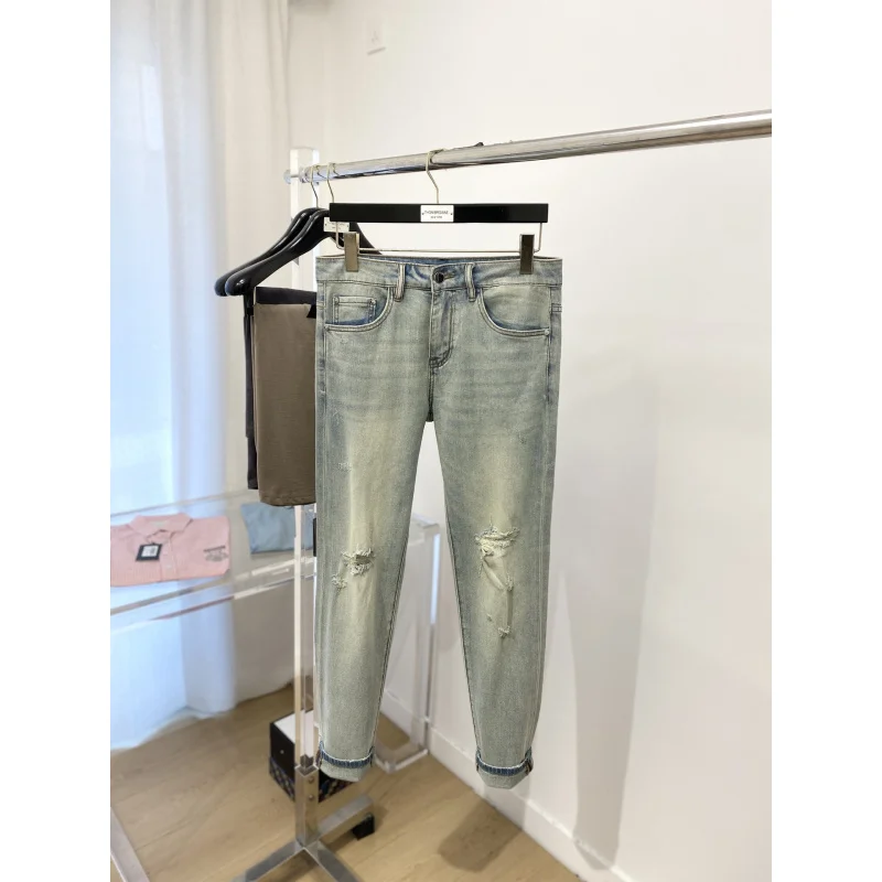 Рисунок 2 - Новинка 2024, рваные джинсы