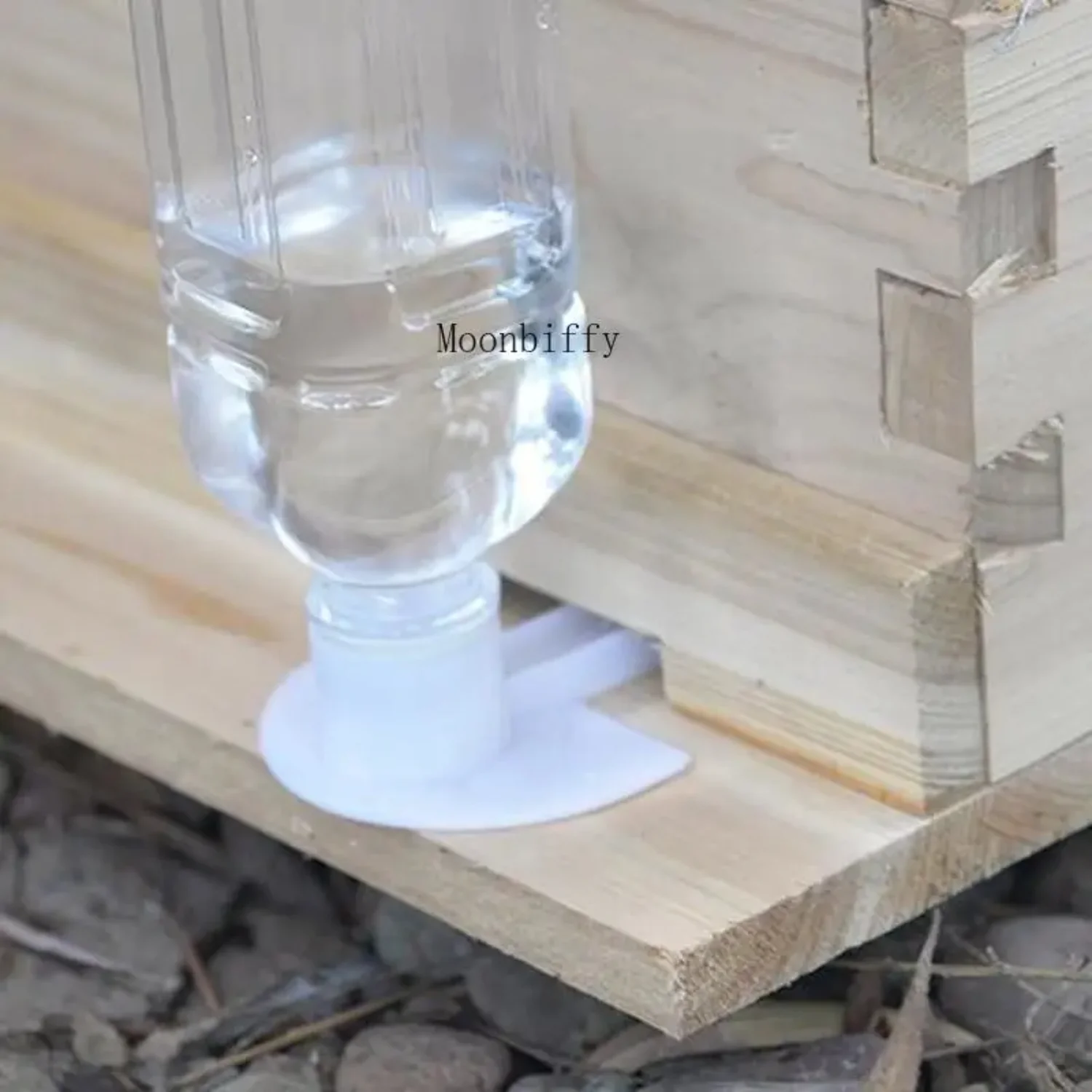 Automatic Duckbill Bee Feeder for Beekeeping