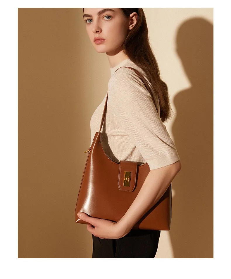 Unique Saddle Bag Genuine Leather Woman Bag Western Style Retro Hasp