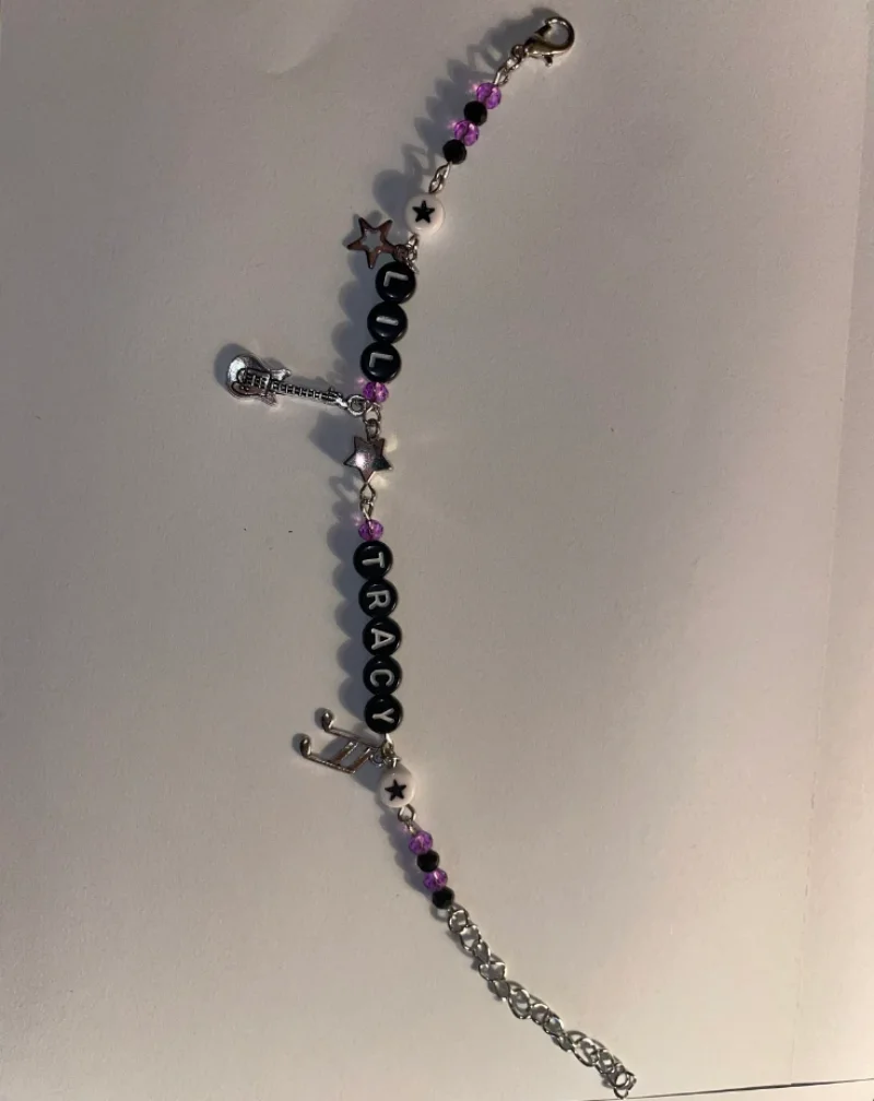 Рисунок 3 - Браслет из бисера с звездами и сердцами