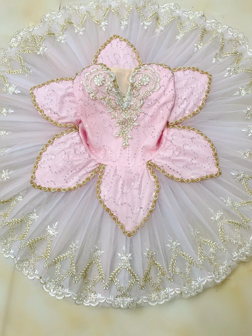 Tiara’s, tutu’s en maillots in Het Zwanenmeer | Nationale Opera & Ballet