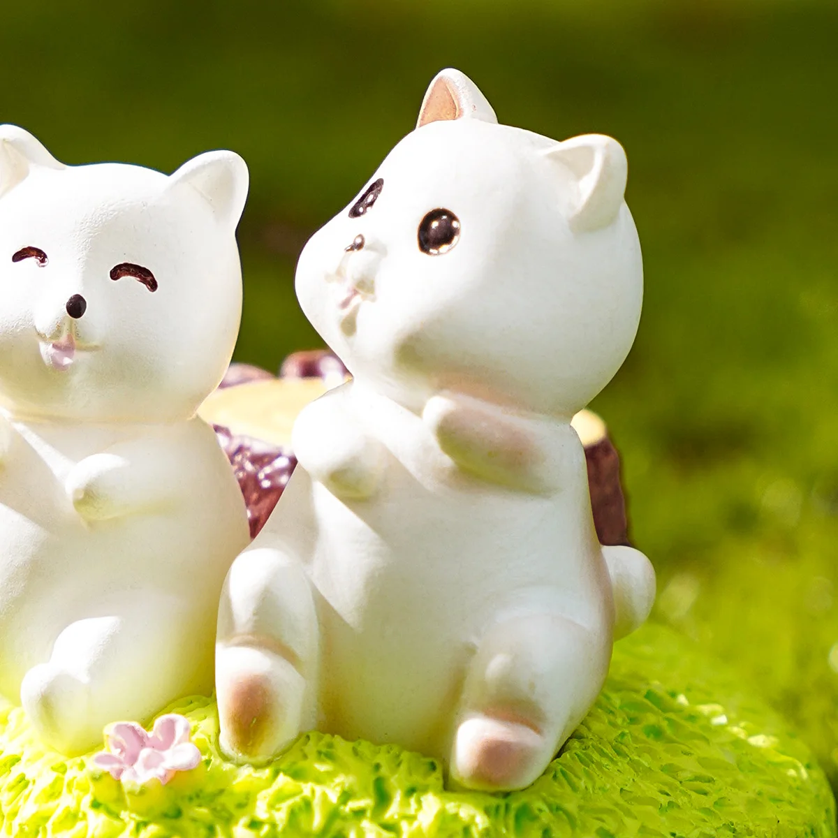 1PC, a cute cartoon two-dog decorative garden statue, suitable for garden micro-landscape decoration and home desktop decoration