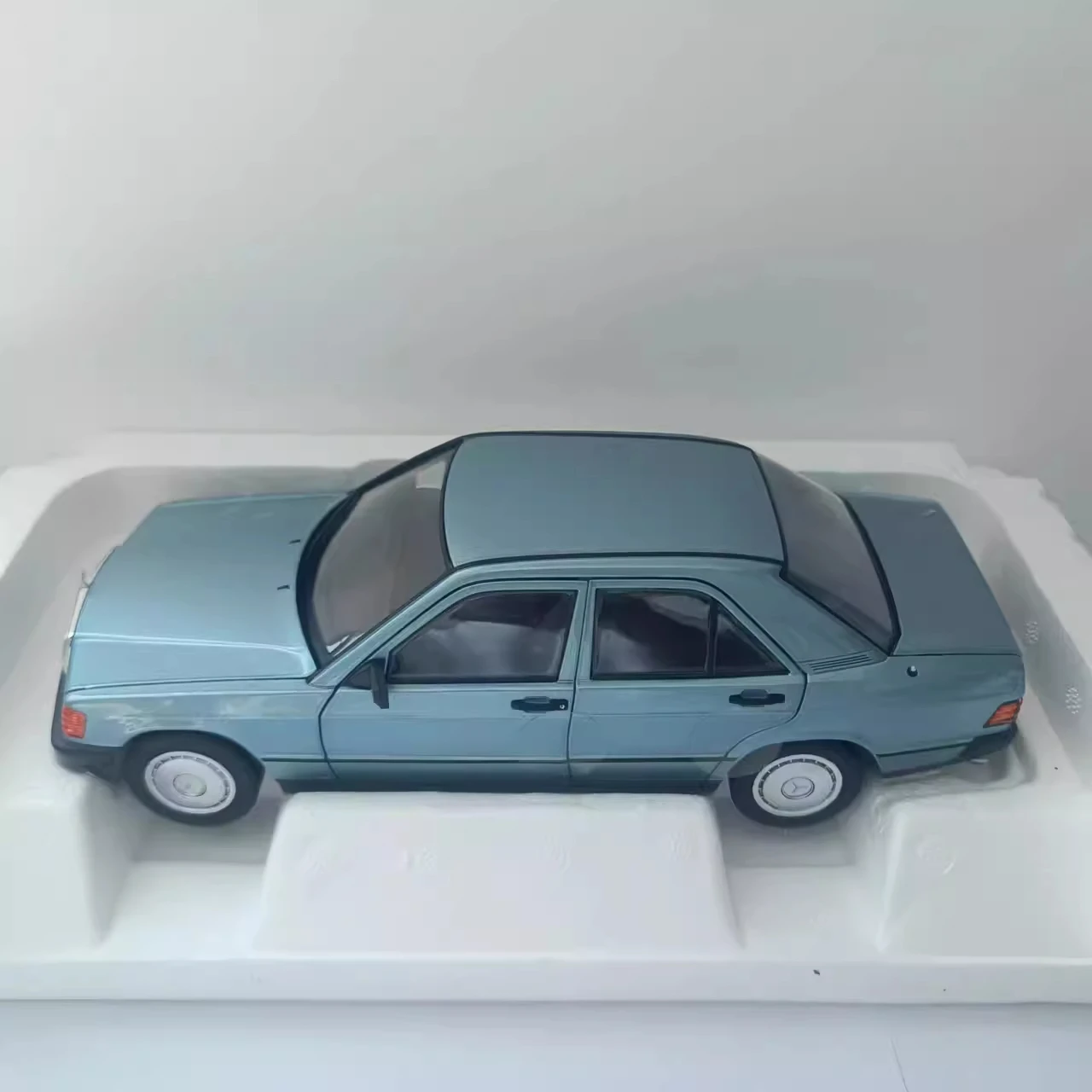 NOREV 1:18 Mercedes-Benz 190E High Simulation Diecast Car