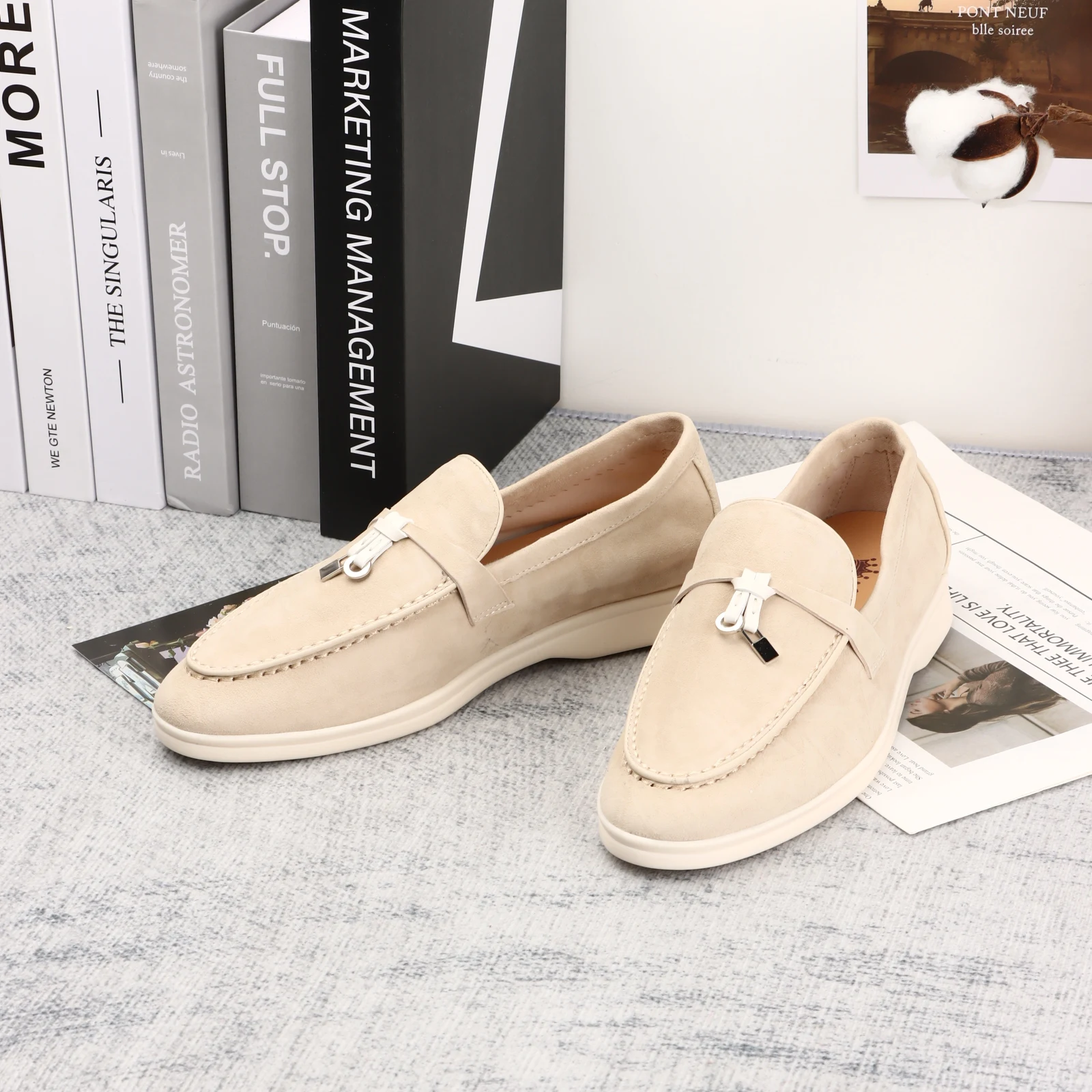 

Loafers Designer Luxury Mocasines Shoes For Women 2023 Sneakers Brown Suede Leather Flats Men Brand High Quality Black Shoes