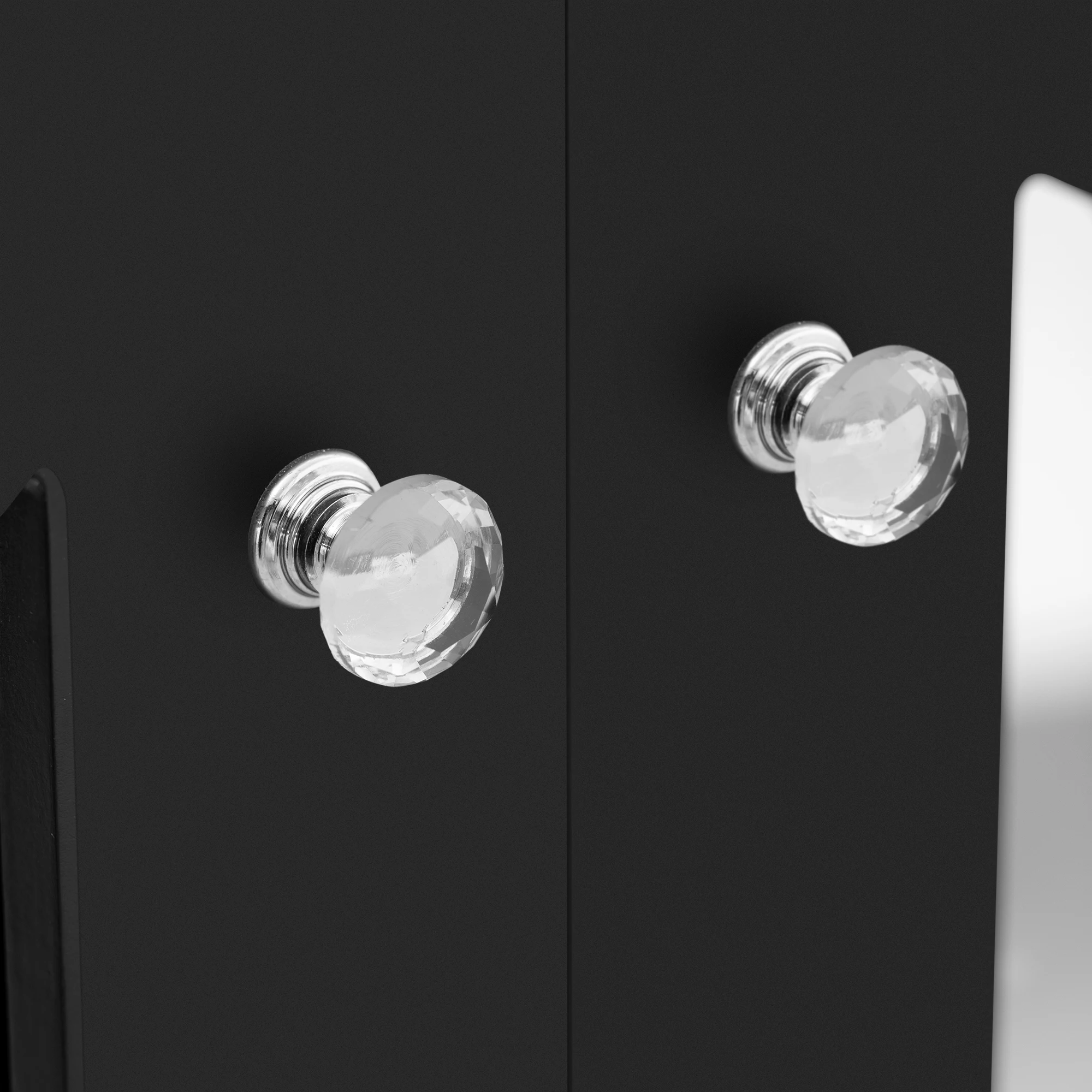 Schwarzes Sideboard mit Spiegeleffekt und coolen Kristallgriffen, vier Türen, mit beweglichem Laminat. Für Wohn- und Esszimmer, 160 x 40 x 84 cm – Detail 12