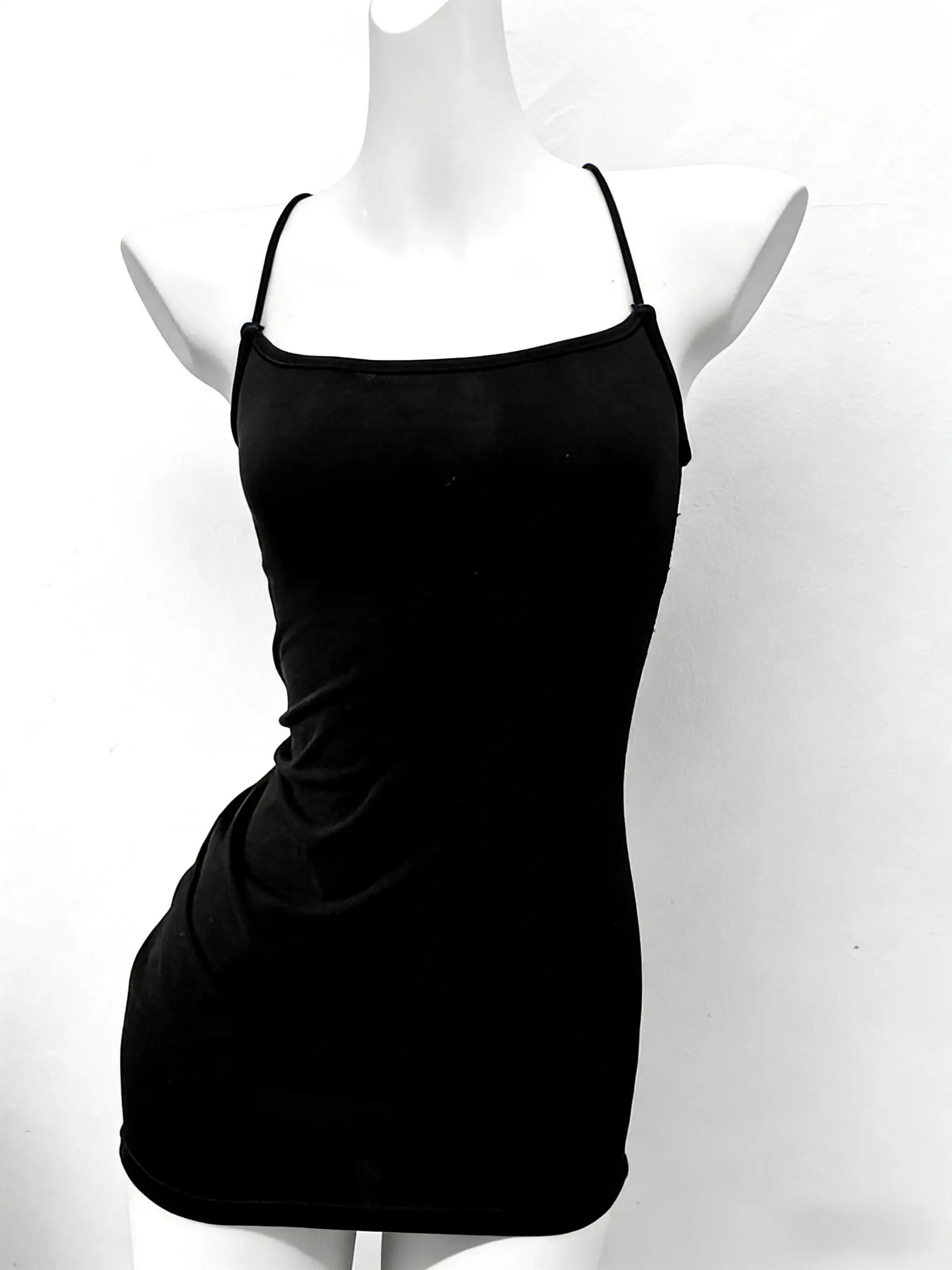 فستان صيفي نسائي من الساتان على الطراز الأوروبي والأمريكي بكتف واحد مثير بدون ظهر ضيق يلف الوركين للحفلات والنوادي