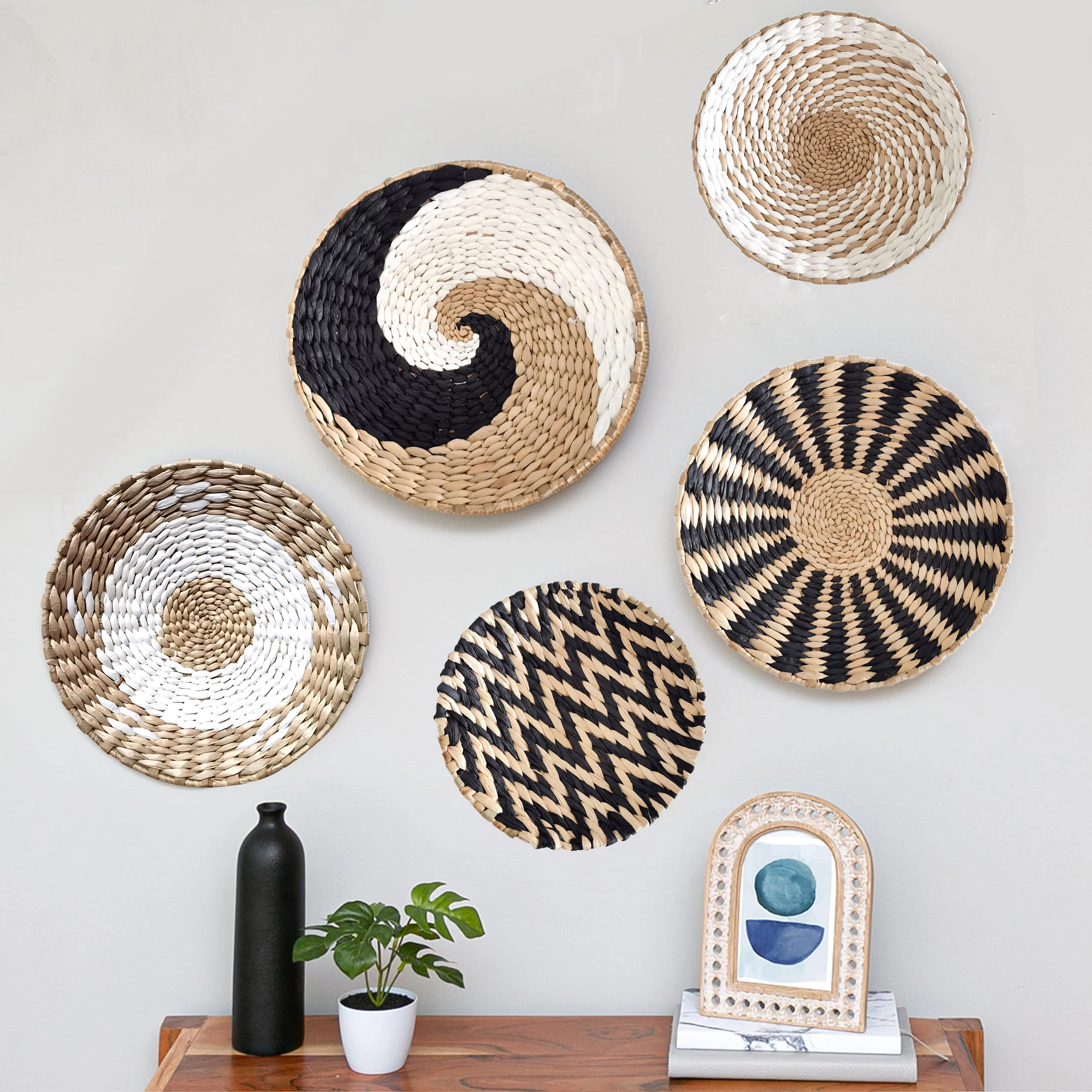 

Woven Wall Basket Plate Boho Hanging Seagrass Wall Decor Natural Handmade Home Art for Living Room/Farmhouse/Kitchen