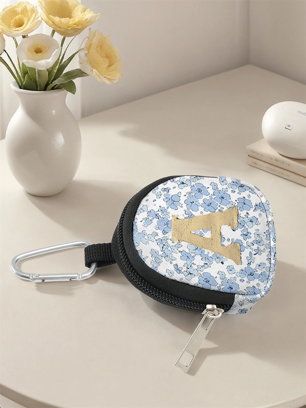 Letter floral print mini wallet, zipper change bag with hook clip, headphone key bag, suitable for men and women