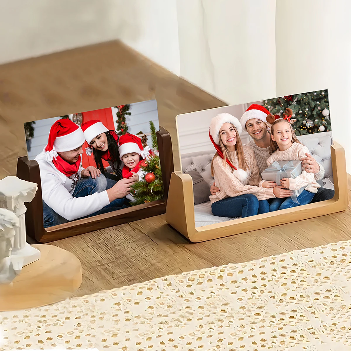 Personalized acrylic-wood photo frames, photo frame ornaments, and simple holiday gifts indoors commemorate precious memo