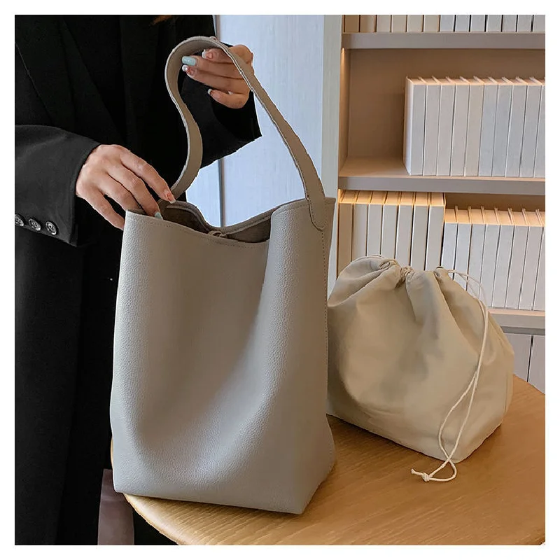 

Niche bucket bags women 2023 new versatile large capacity tote bag online influencer fashion retro commuter shoulder bag