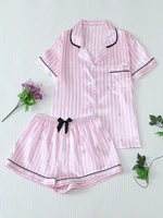 Haut à manches courtes boutonné à revers rayé en satin deux pièces avec poches et short à nœud ensemble de vêtements de détente pour femmes printemps/été adapté à un usage domestique 1