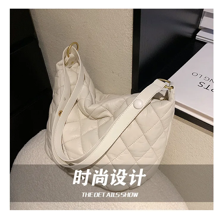 Feminina de um Moda de um Popular Bolsa Ombro Grande Capacidade 2022 Primavera Nova Mensageiro All-match Diamante Balde 5 Computers & Electronics