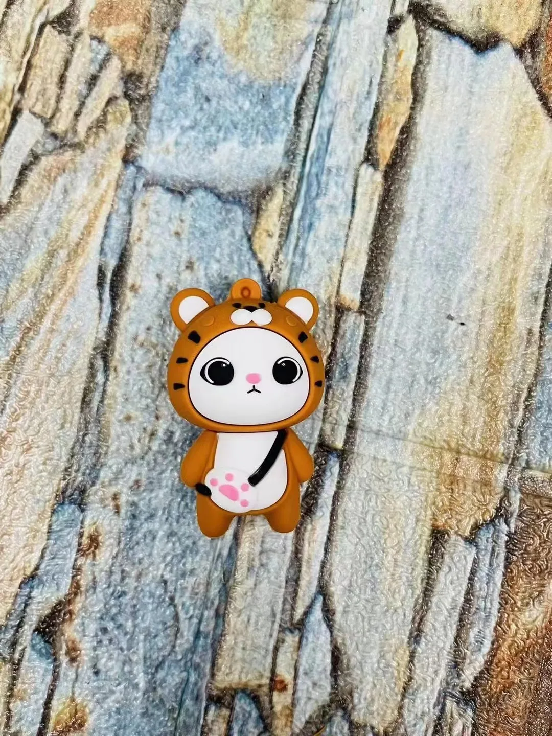 Рисунок 3 - USB-флеш-накопитель с тигром