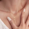 Collier en acier inoxydable avec nom personnalisé pour femme, tour de cou vertical personnalisé, cadeau d'anniversaire pour couple, fête de Léon