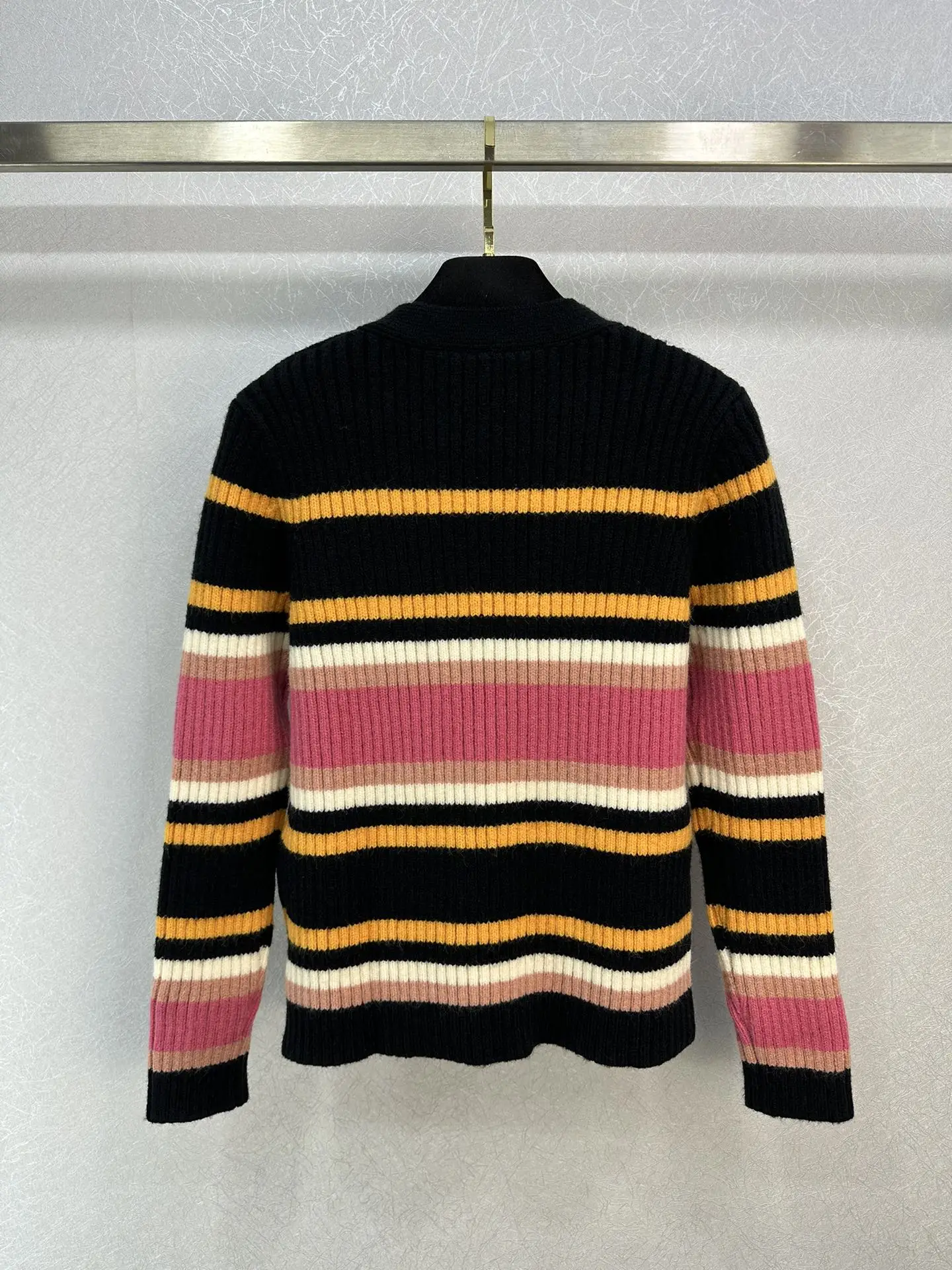 

2023 Autumn/Winter New Product Letter Jacquard Letter Logo Knitted Women's Sweater